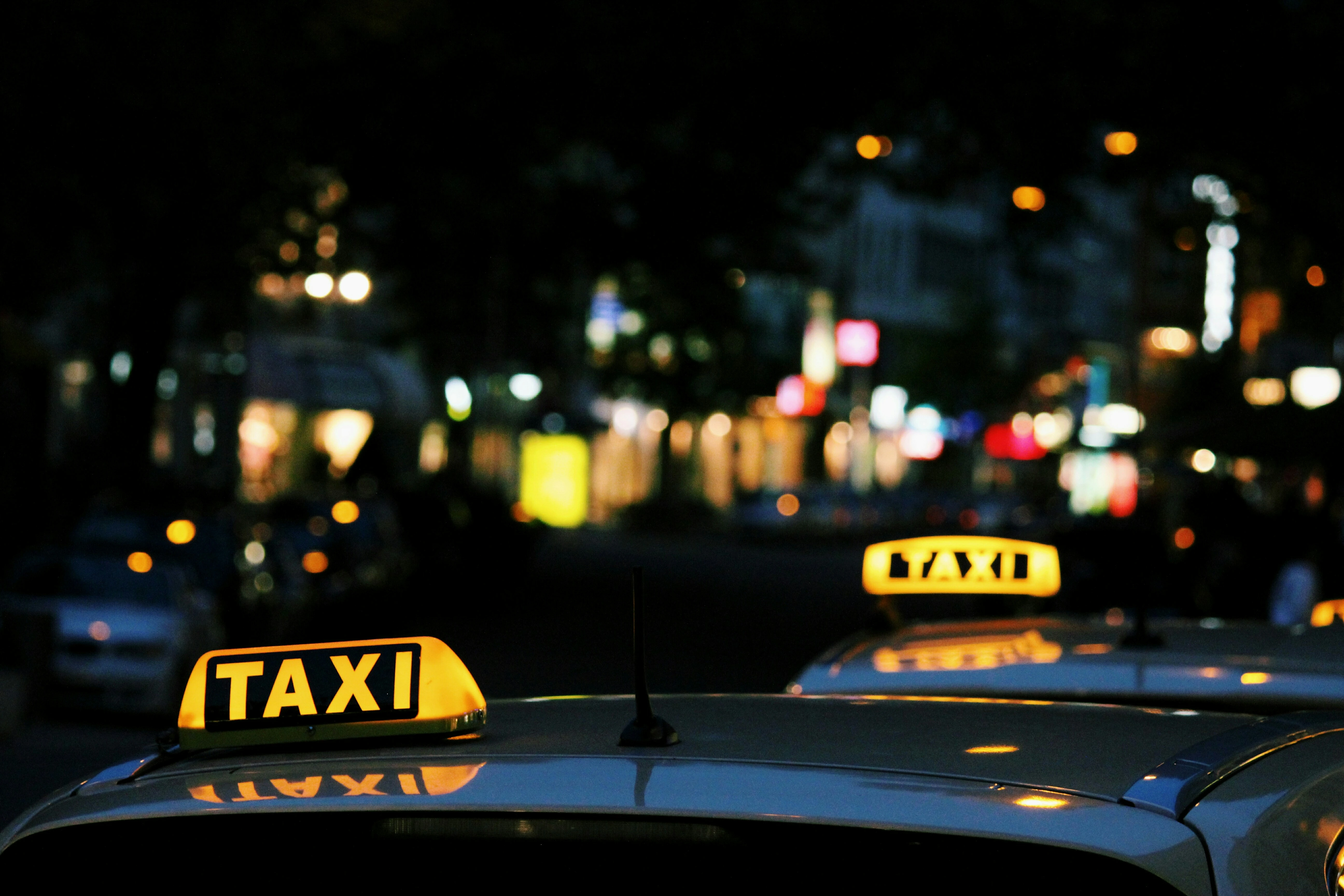 Airport taxi and transfers from Woking
