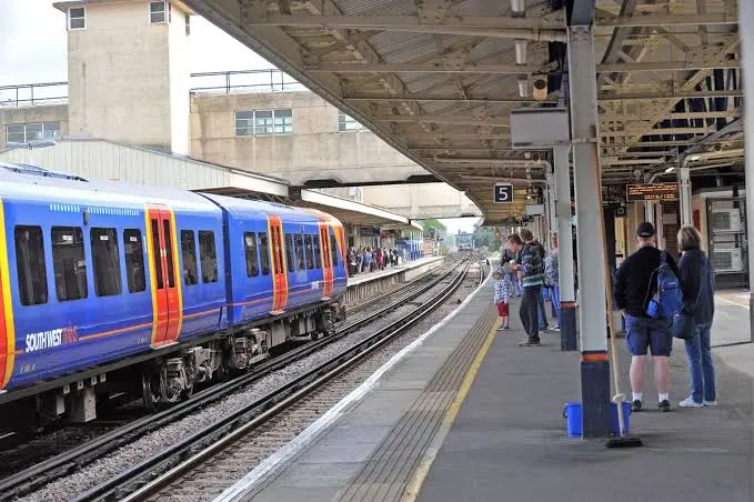 Taxi to Woking railway station